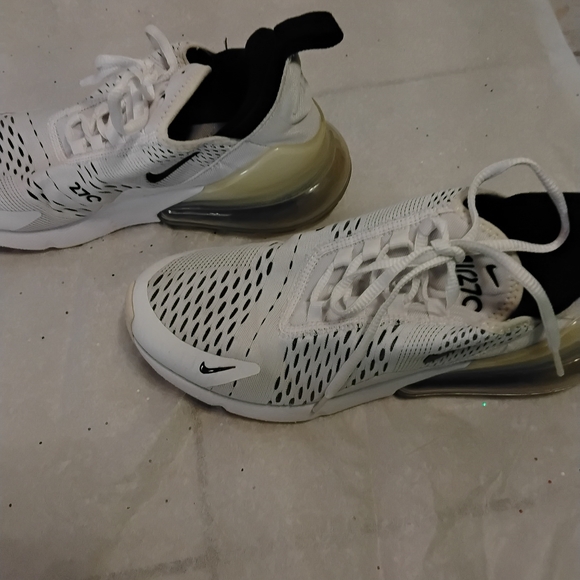 Nike White and Black Sneakers - Picture 4 of 6